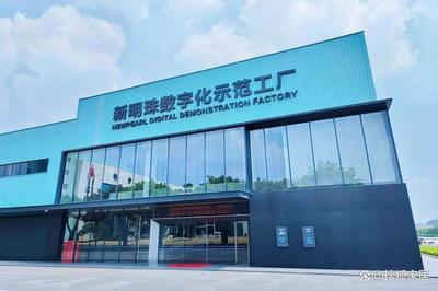 新明珠集團葉德林榮獲“中國建筑陶瓷、衛生潔具行業終身成就獎”引領建筑陶瓷行業邁向智能化新紀元